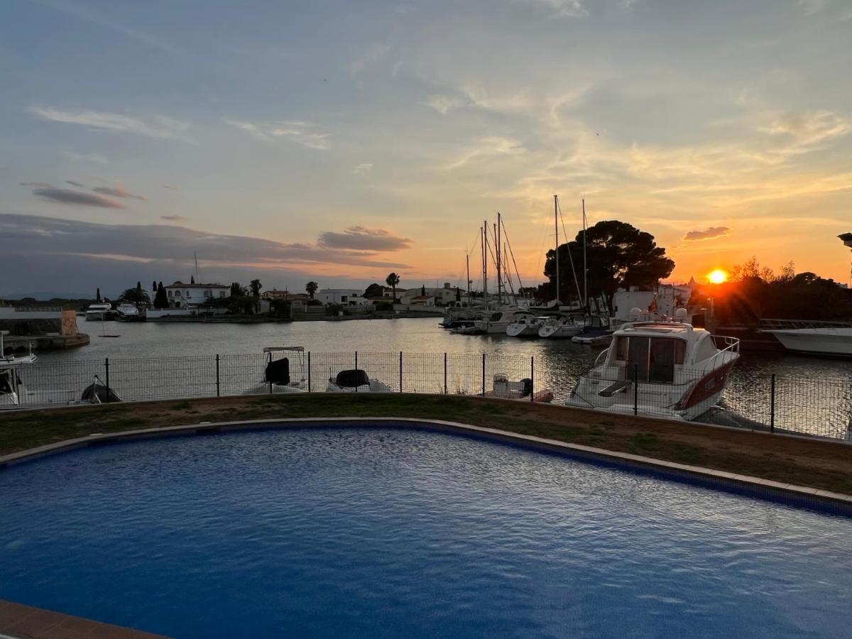 Blau Apartamento Frente A Los Canales Y Las Puestas De Sol De Roses Exteriér fotografie