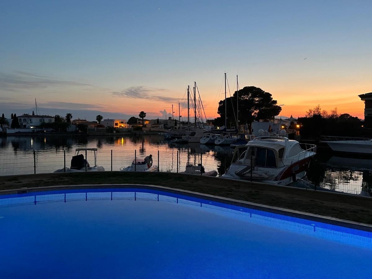 Blau Apartamento Frente A Los Canales Y Las Puestas De Sol De Roses Exteriér fotografie