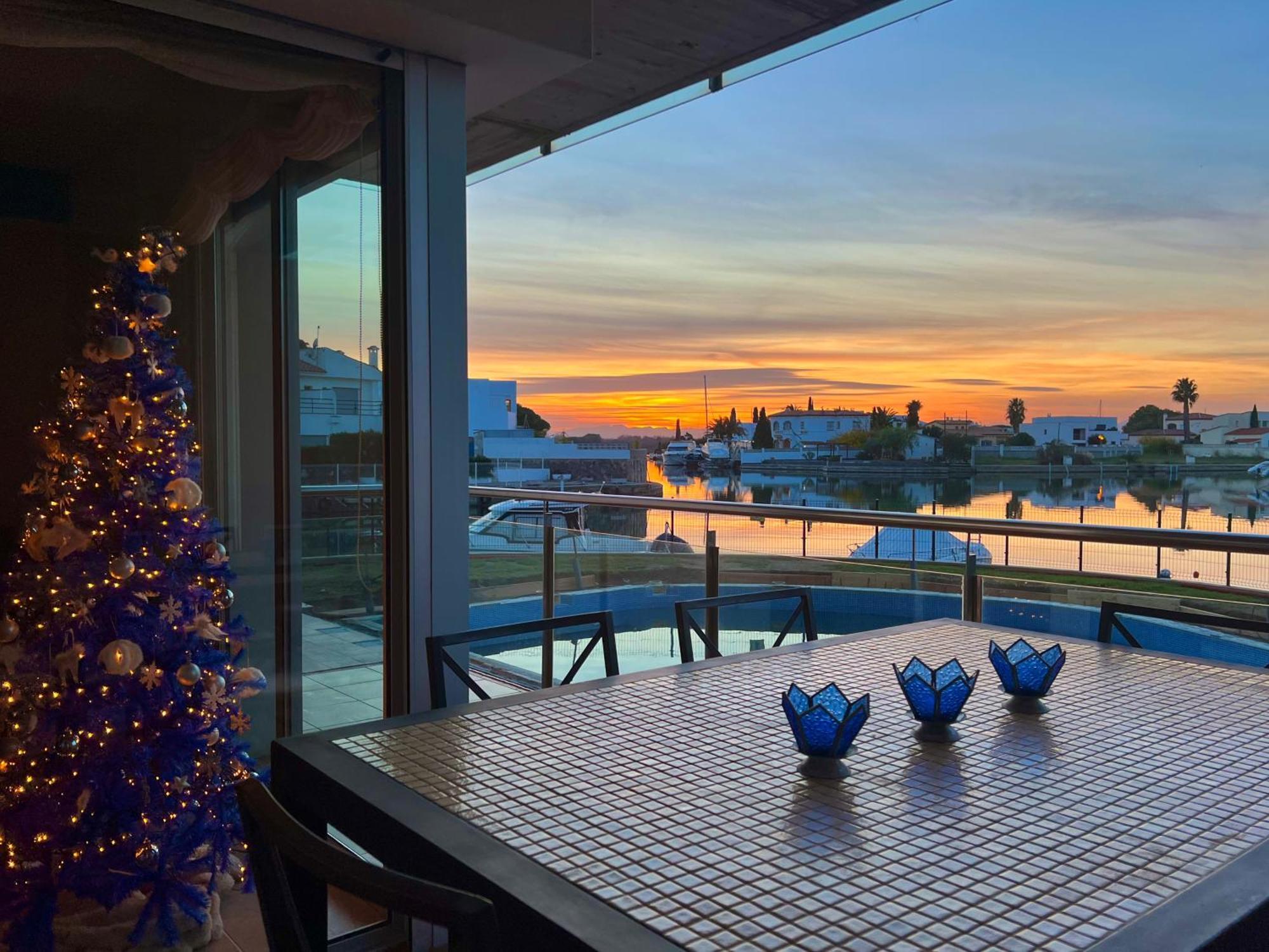 Blau Apartamento Frente A Los Canales Y Las Puestas De Sol De Roses Exteriér fotografie