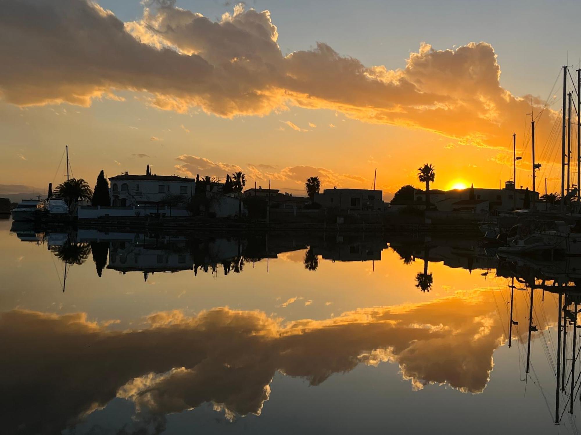 Blau Apartamento Frente A Los Canales Y Las Puestas De Sol De Roses Exteriér fotografie