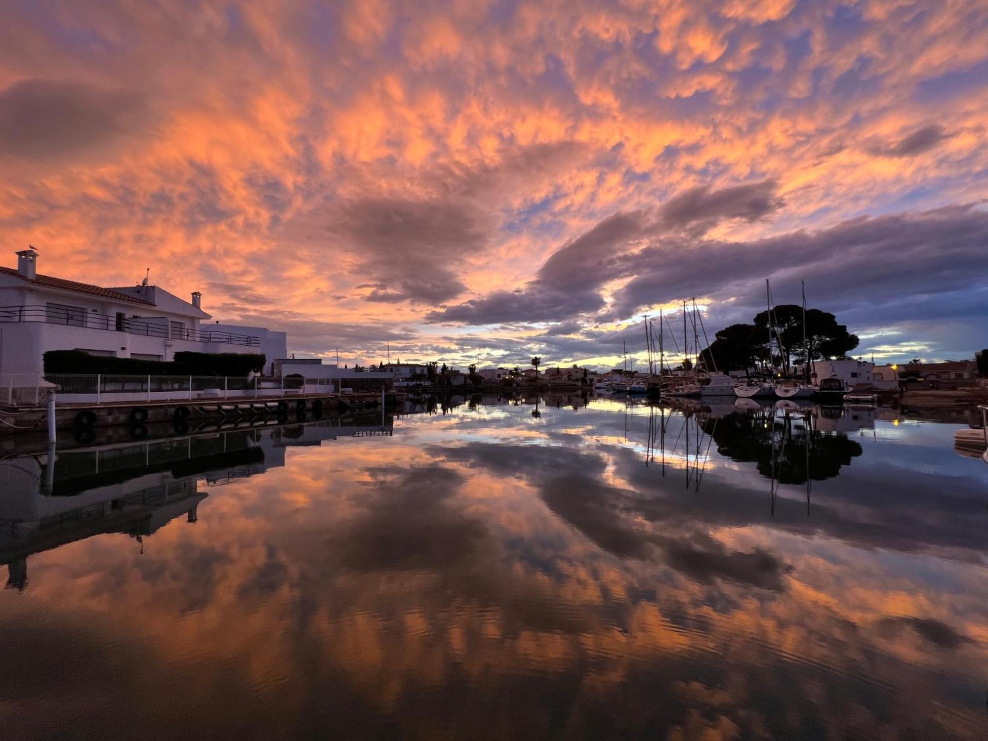 Blau Apartamento Frente A Los Canales Y Las Puestas De Sol De Roses Exteriér fotografie