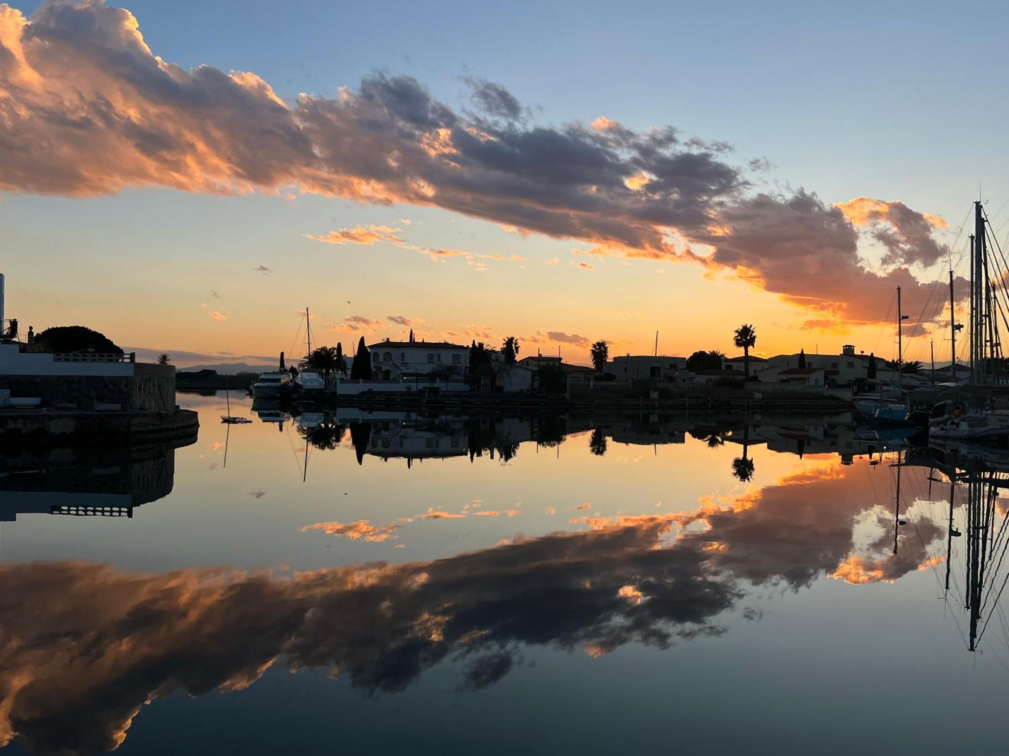 Blau Apartamento Frente A Los Canales Y Las Puestas De Sol De Roses Exteriér fotografie